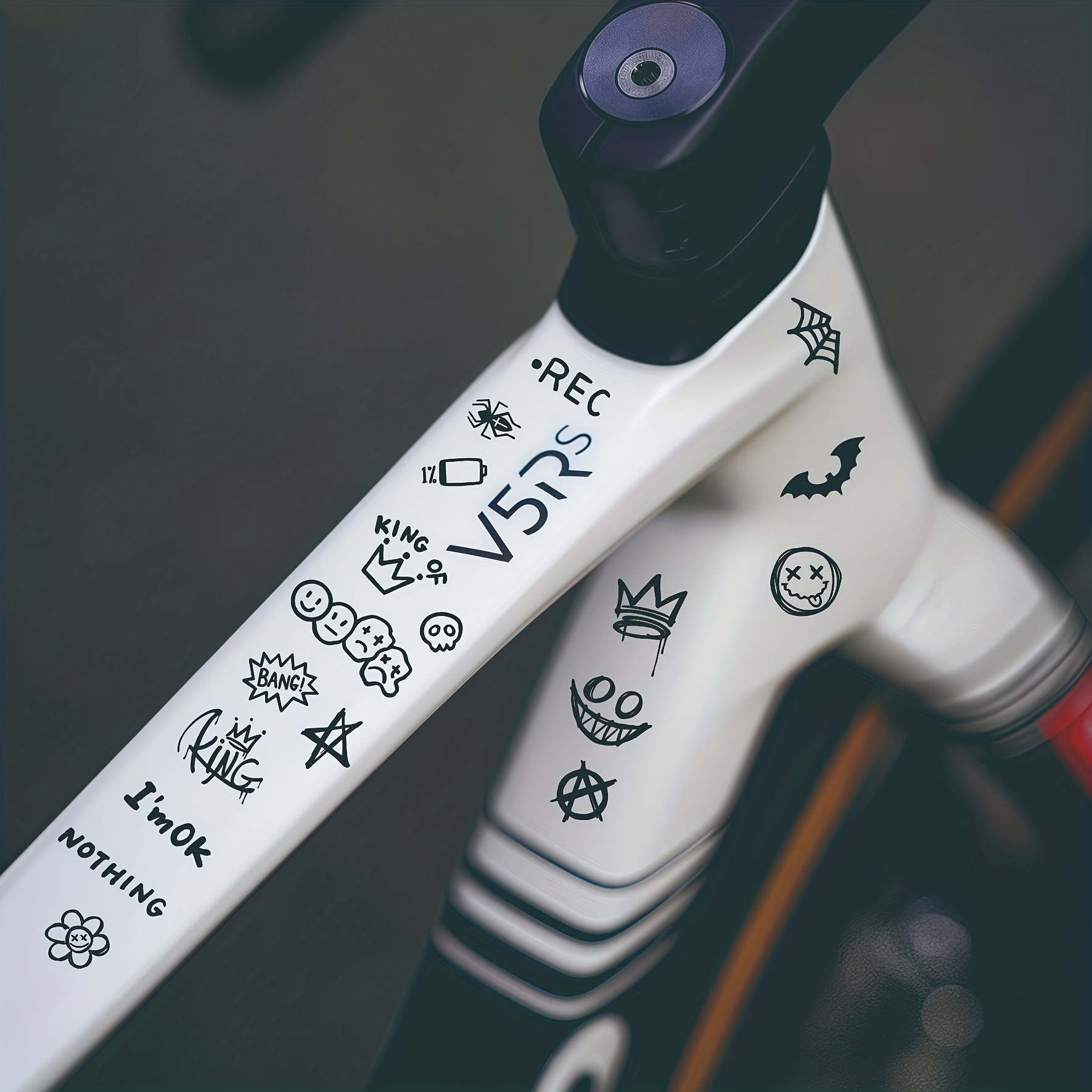1 комплект наклеек с граффити- – обзор и цена Cycling Gear Storage Rack